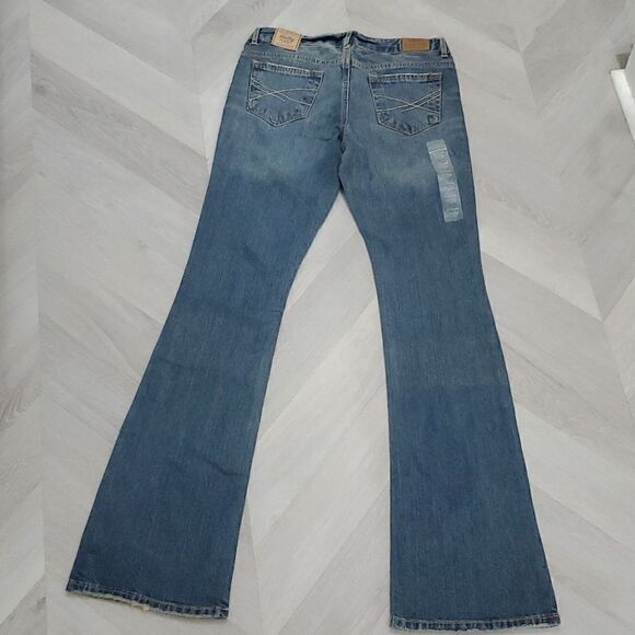 ✨️Aeropostale Hailey Flare, Low Rise, Slim Fit Jeans,  NWT,  Size 3/4 Long✨️ - Picture 5 of 8